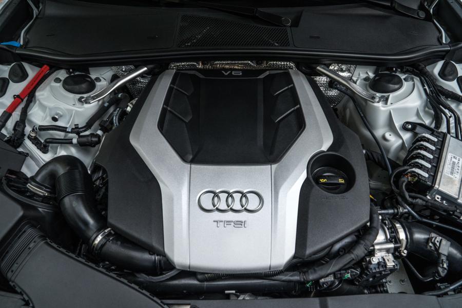Моторный отсек Audi A6 3.0 TFSI Quattro S-Line (C8) 2018 года  (NA) (фото 15 из 40)